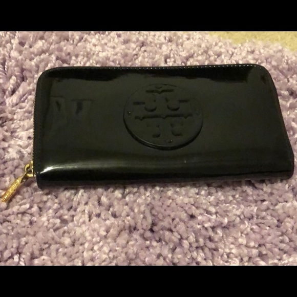 Tory Burch Handbags - 🔥HOT🔥TORY BURCH Patent Black zippered WALLET